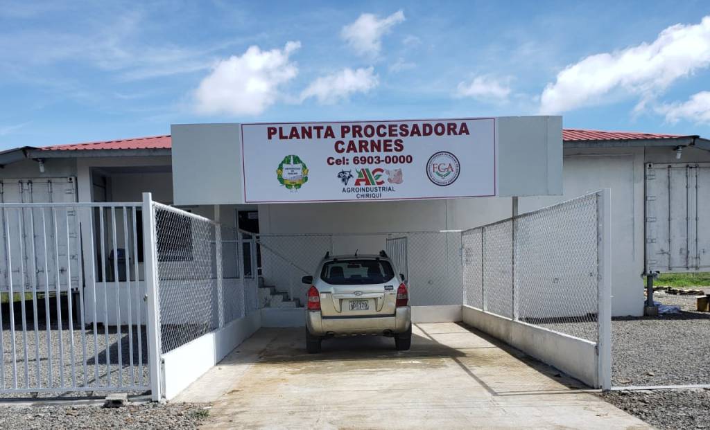INAUGURAN PLANTA PROCESADORA DE CARNE EN LA FACULTAD DE CIENCIAS&nbsp;AGROPECUARIAS