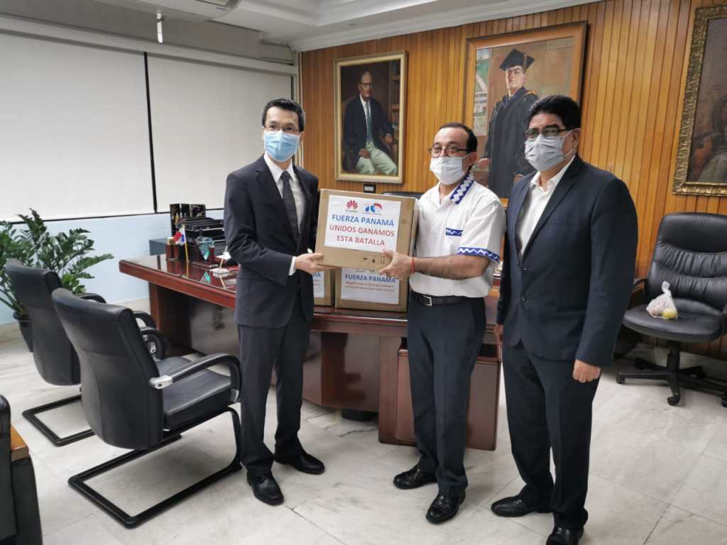 EMPRESA  HUAWEI  ENTREGA OTRO APORTE A LA UNIVERSIDAD DE&nbsp;PANAMÁ