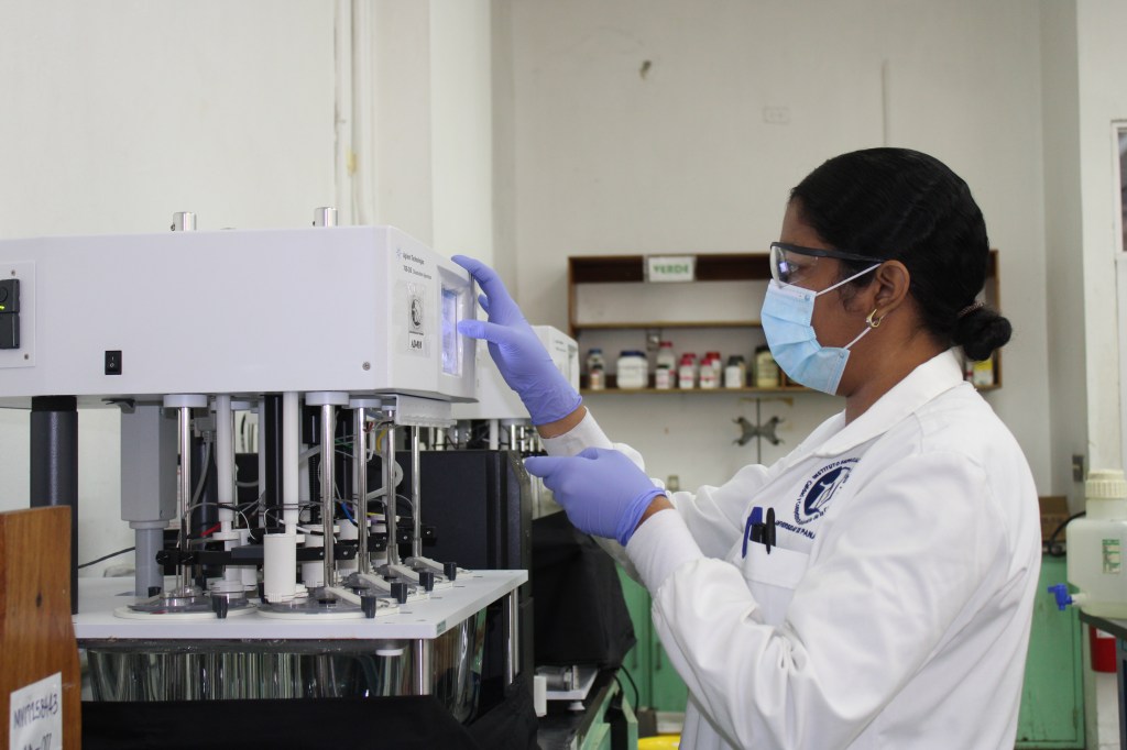 UNIVERSIDAD DE PANAMÁ CONTRIBUYE A LA IDENTIFICACIÓN DE FÁRMACOS&nbsp;FALSIFICADOS