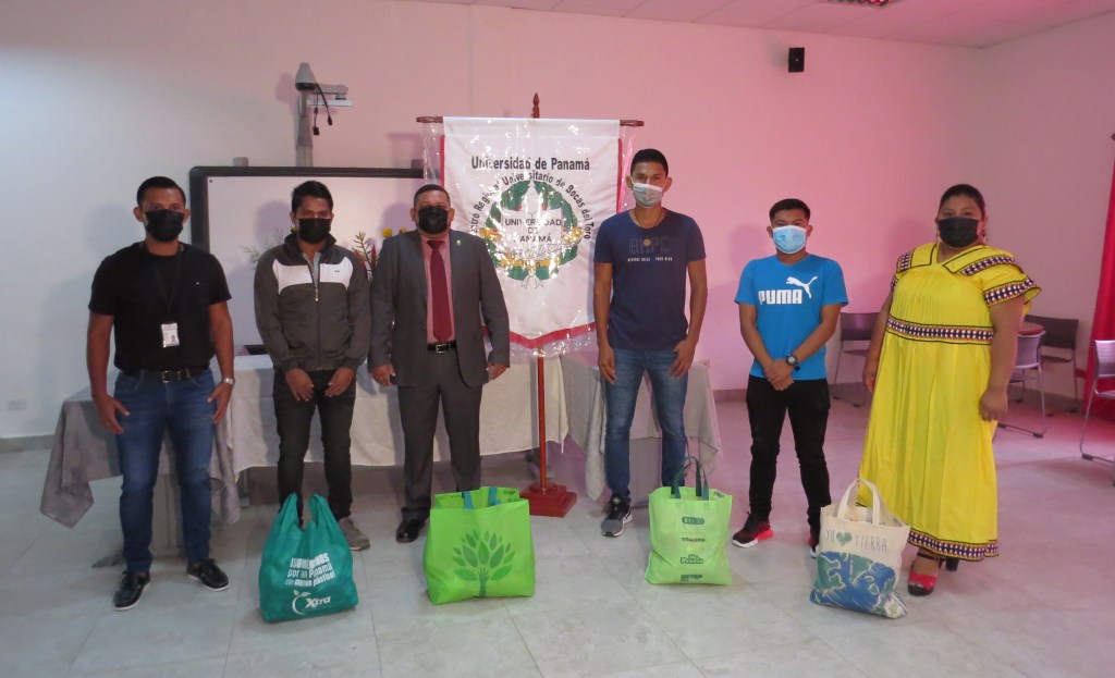 CRU DE BOCAS DEL TORO BRINDA APOYO A ESTUDIANTES DE ESCASOS RECURSOS PARA QUE CONTINÚEN SUS&nbsp;ESTUDIOS