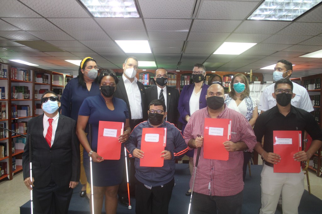 IFARHU ENTREGA BECAS A ESTUDIANTES CON DISCAPACIDAD&nbsp;VISUAL