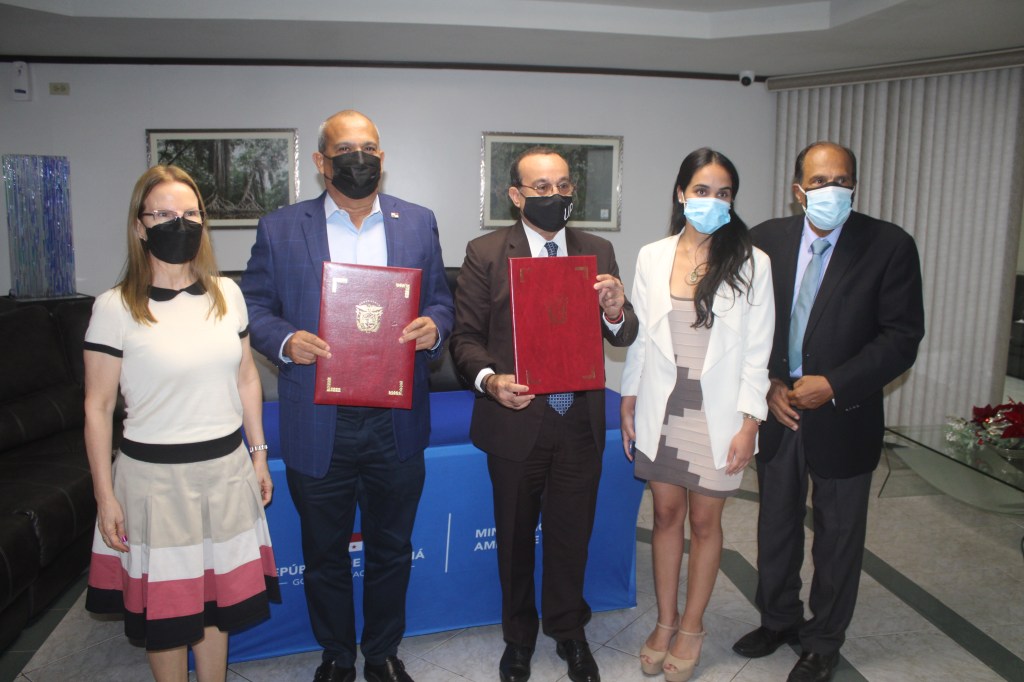 UNIVERSIDAD DE PANAMÁ Y MiAMBIENTE REALIZARÁN ESTUDIO SOBRE LOS GASES DE EFECTO DE&nbsp;INVERNADERO