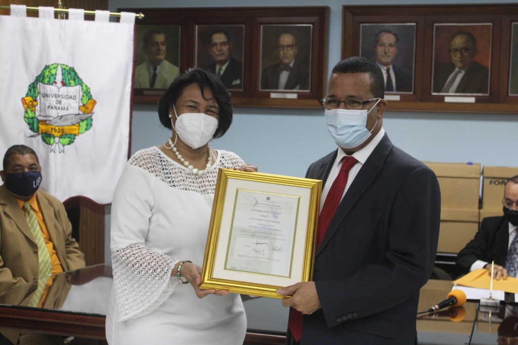 DIRECTOR DEL CRU DE SAN MIGUELITO RECIBE GRADO CIENTÍFICO DE LA UNIVERSIDAD DE LA&nbsp;HABANA
