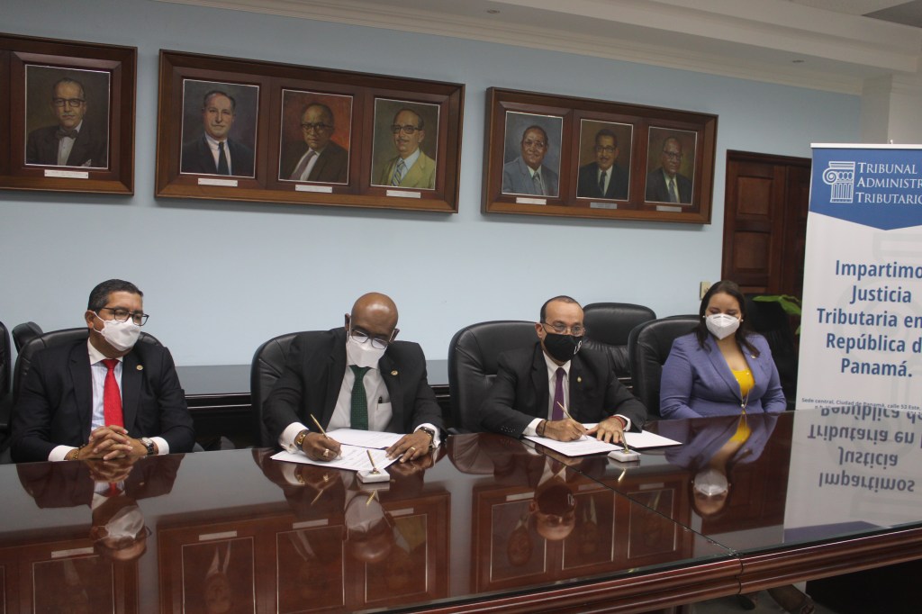LA UNIVERSIDAD DE PANAMÁ Y EL TRIBUNAL ADMINISTRATIVO TRIBUTARIO, FIRMAN CONVENIO DE COLABORACIÓN ACADÉMICA Y&nbsp;CIENTÍFICA