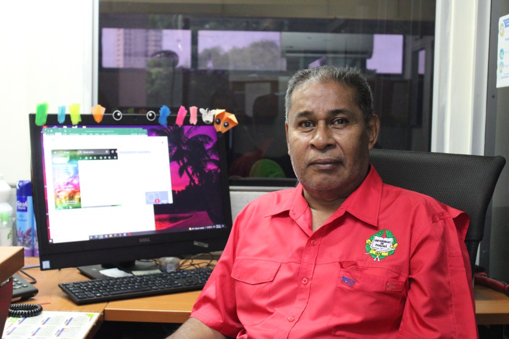 SU CEGUERA NO HA SIDO IMPEDIMENTO PARA SU DESARROLLO&nbsp;PROFESIONAL