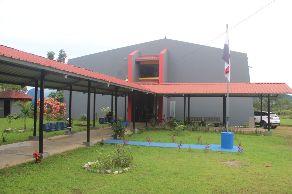 DIRECTOR DE LA EXU DE SONÁ TRABAJA EN BENEFICIO DE LOS ESTUDIANTES DEL DISTRITO DE SONÁ&nbsp;