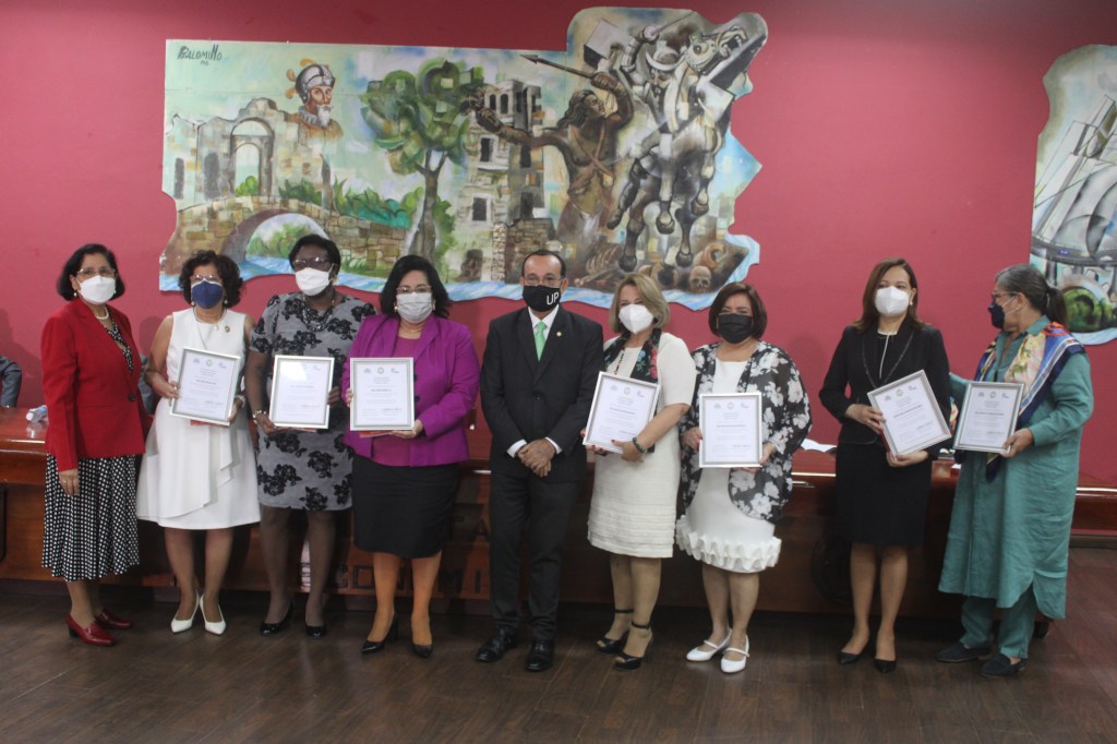 AUTORIDADES UNIVERSITARIAS PARTICIPARON DE LA CÁTEDRA ABIERTA ITINERANTE CLARA&nbsp;GONZÁLES