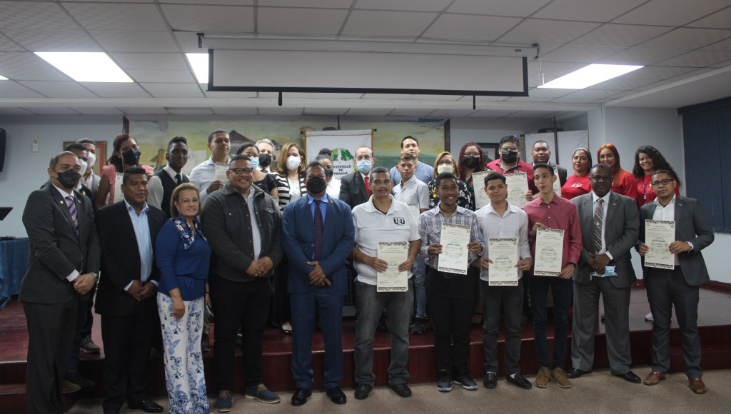 ORGANISMO ELECTORAL UNIVERSITARIO ENTREGA CREDENCIALES A NUEVOS MIEMBROS DE LA FEDERACIÓN DE ESTUDIANTES DE LA&nbsp;UP