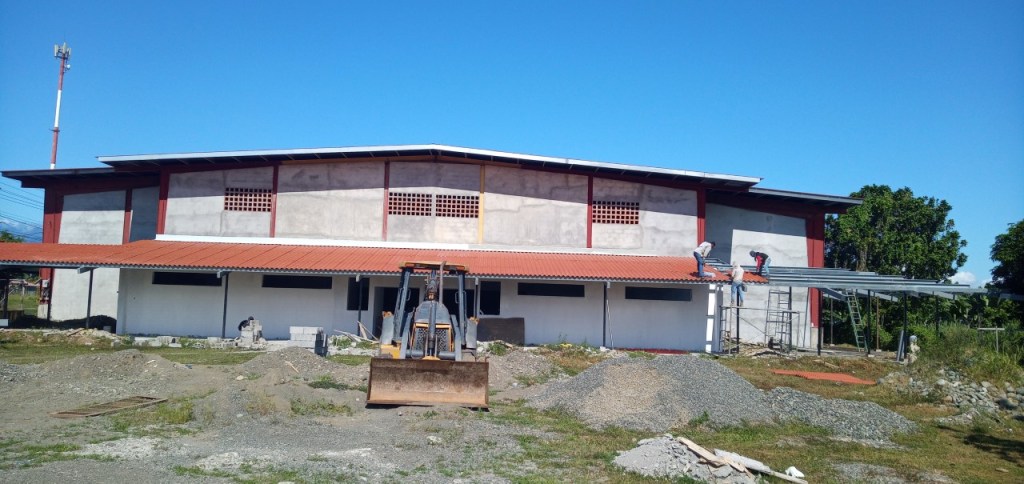 EDIFICACIÓN DEL GIMNASIO DEL CRU DE BOCAS DEL TORO PRESENTA UN AVANCE DEL&nbsp;95%
