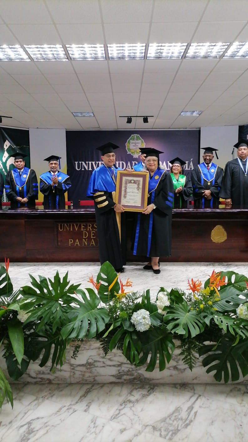 AMELIA MÁRQUEZ DE PÉREZ QUINTA MUJER QUE RECIBE PREMIO UNIVERSIDAD&nbsp;2022