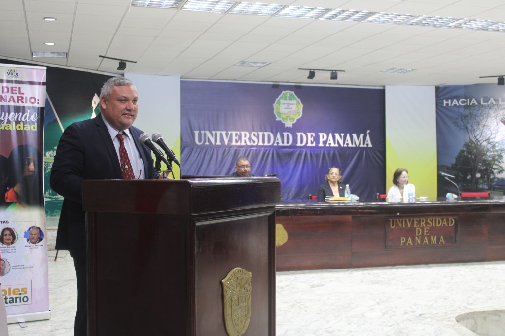 Universitarios analizan alcance del Pacto del Bicentenario