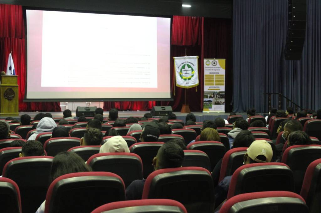 Estudiantes de primer ingreso reciben inducción&nbsp;universitaria