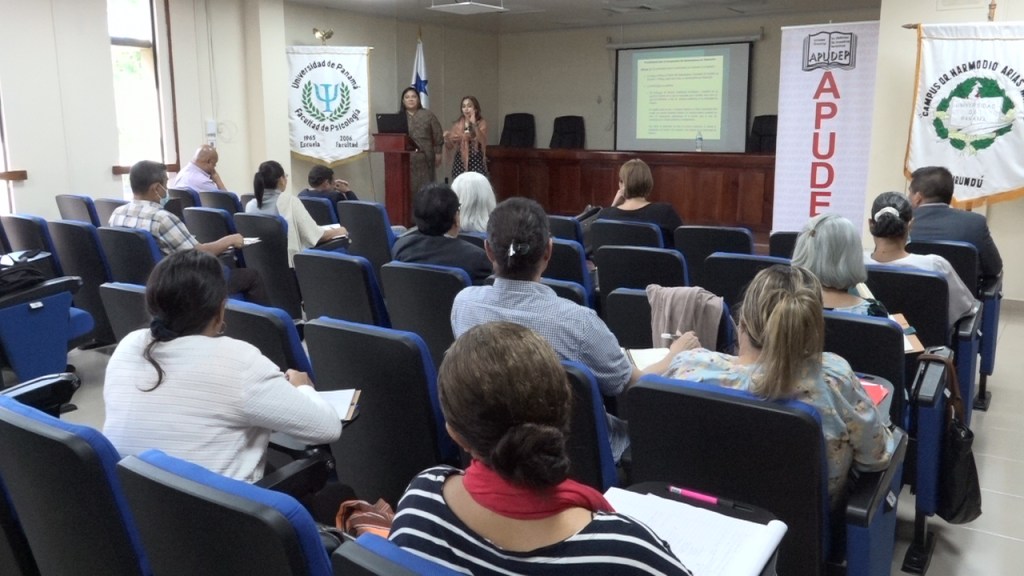 Docentes del Domo de Curundú se actualizan en Seminario Taller 
