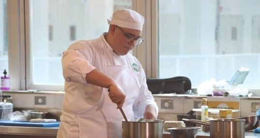 Estudiante de la FCA gana pasantía en Francia en el 1er. Concurso de Cocina Tutiplén&nbsp;2023