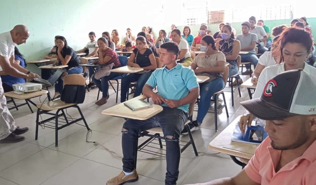 Dictan curso propedéutico en Programas Anexos del&nbsp;CRULS