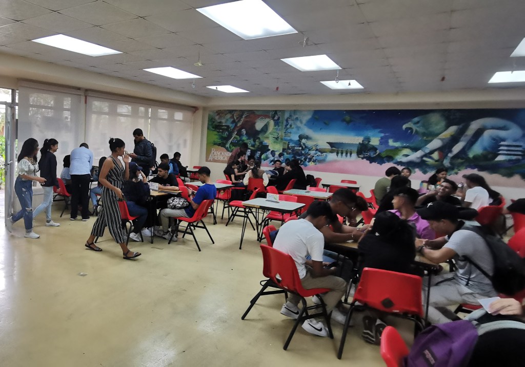 Cafeterías se mantienen abiertas y regularizan oferta de&nbsp;alimentos