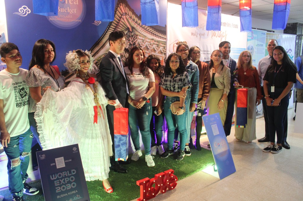 Inauguran exposición cultural de Corea del Sur en Biblioteca Interamericana Simón&nbsp;Bolívar