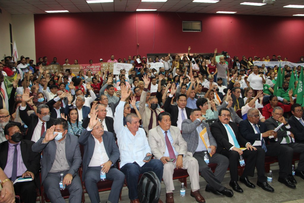 Consejo General Universitario (CGU) ratifica el acuerdo del Consejo Administrativo de otorgar permanencia a funcionarios con 2 años o&nbsp;más