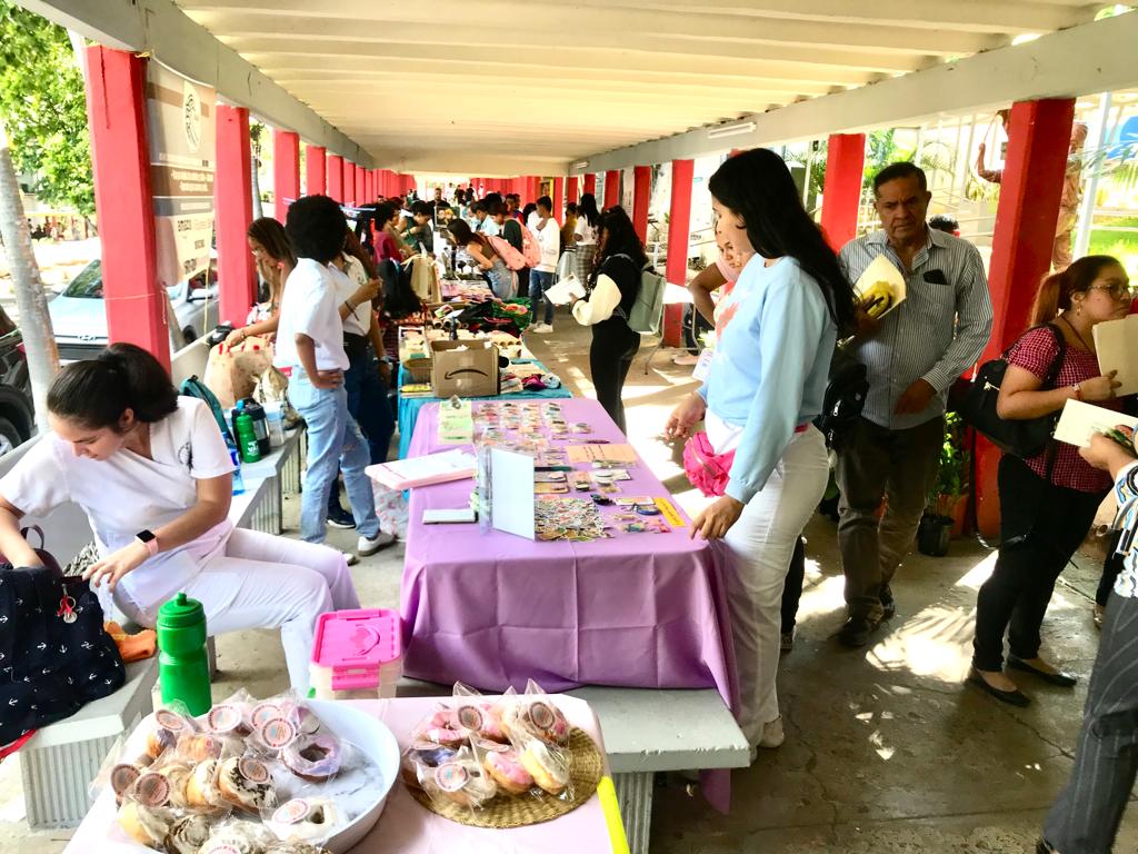 Conectando a los estudiantes con el éxito: La Feria de Empleo y ...