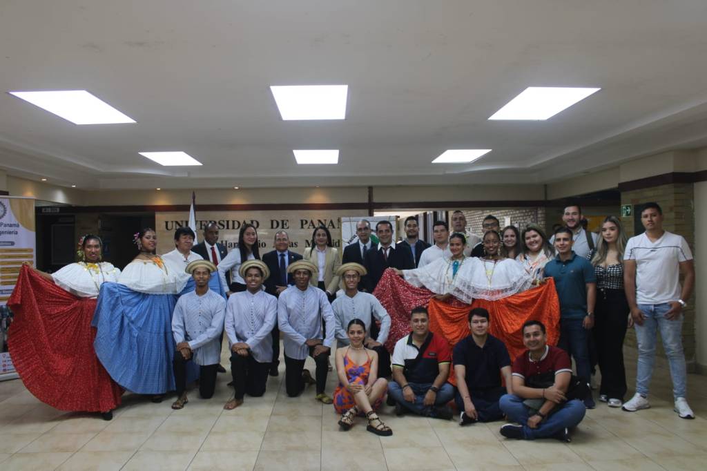 Estudiantes de CORHUILA inician curso dictado por especialistas de la Facultad de Ingeniería de la Universidad de&nbsp;Panamá