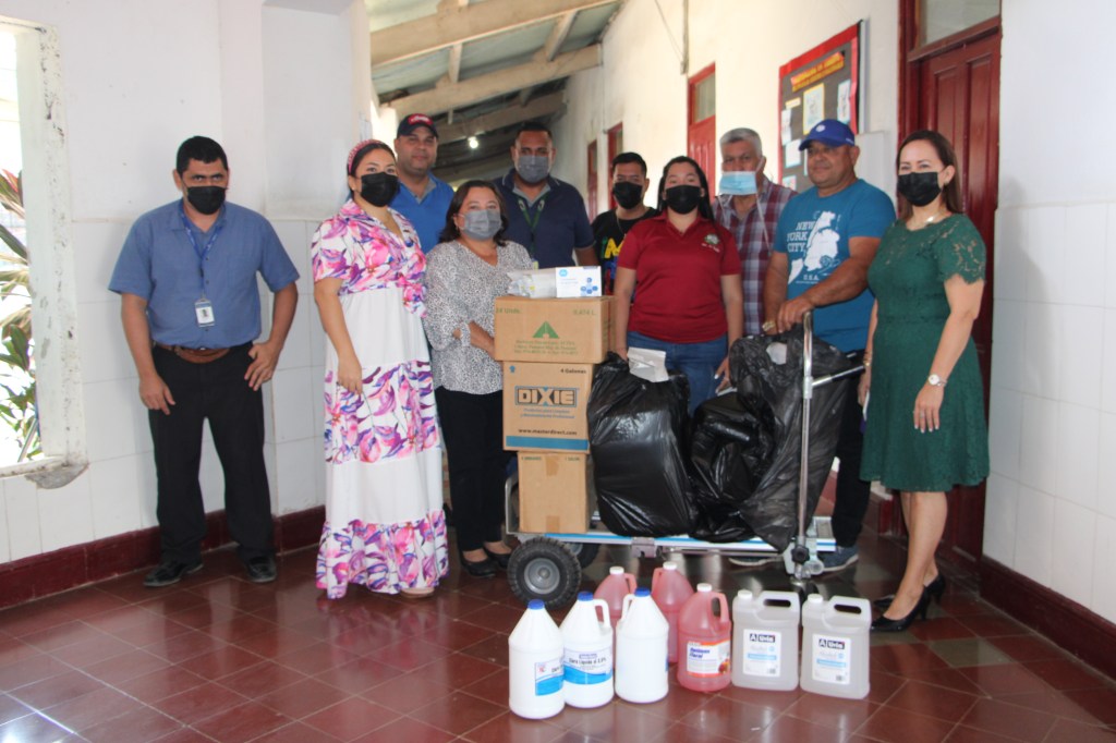 Extensión Universitaria de Ocú dona insumos a Hospital Sergio&nbsp;Núñez