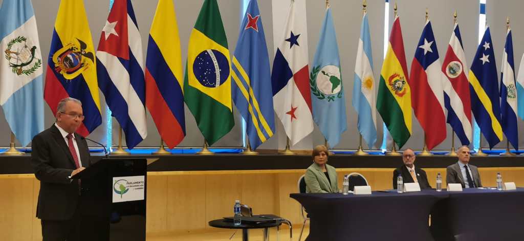 FACOS realiza jornada de docentes sobre comunicación política de la propuesta a la&nbsp;elección