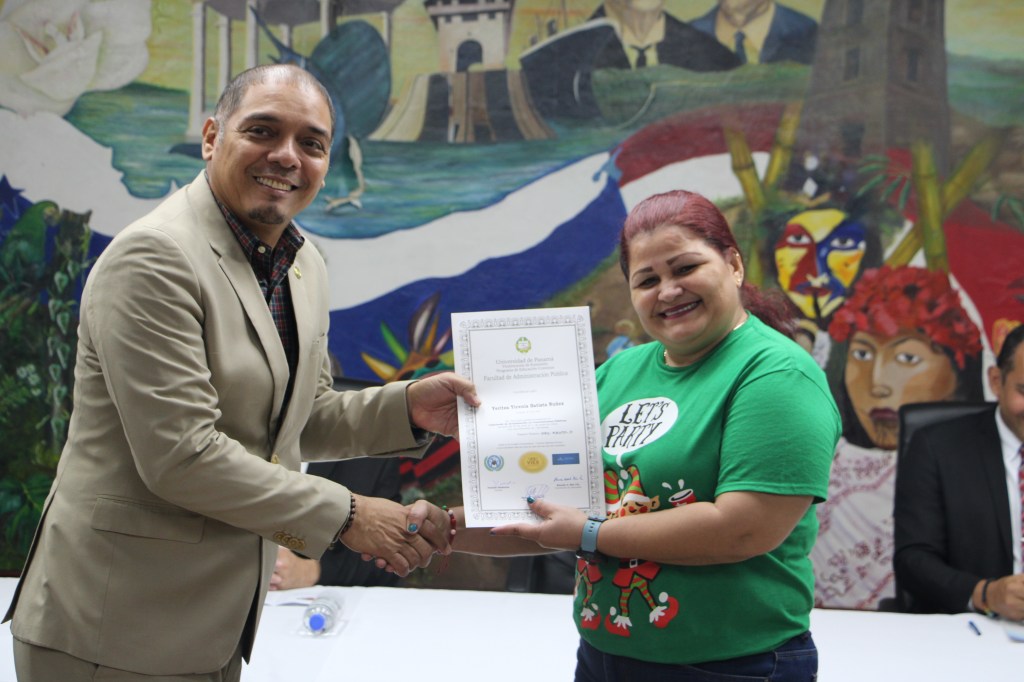 Universidad de Panamá gradúa a 150 funcionarios en diplomado de actualización en Contrataciones&nbsp;Públicas