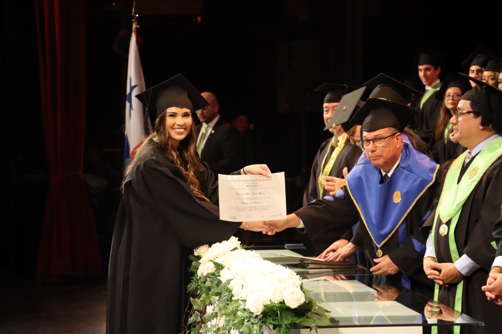 Universidad de Panamá entrega al país 165 doctores en medicina con acreditación&nbsp;internacional