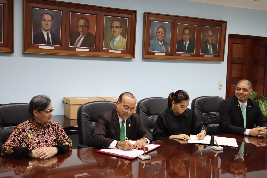 Cancillería y Universidad de Panamá Fortalecen cooperación&nbsp;académica
