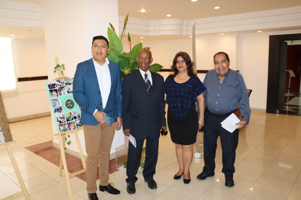 Reconocen trayectoria de los docente de matemáticas 