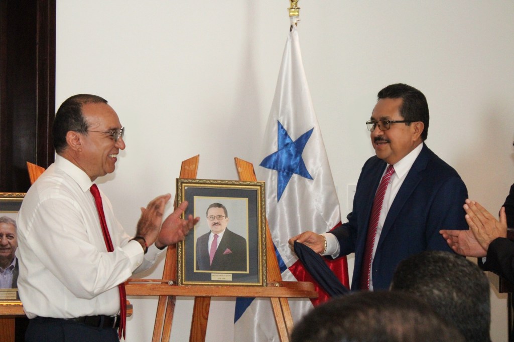 Reconocen trayectoria de directores de Recursos Humanos de la Universidad de&nbsp;Panamá