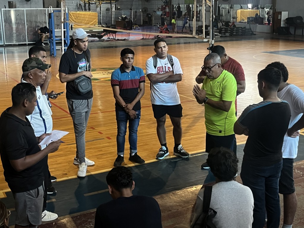 Estudiantes Universitarios se preparan para competencia de Baloncesto en el congresillo&nbsp;universitario