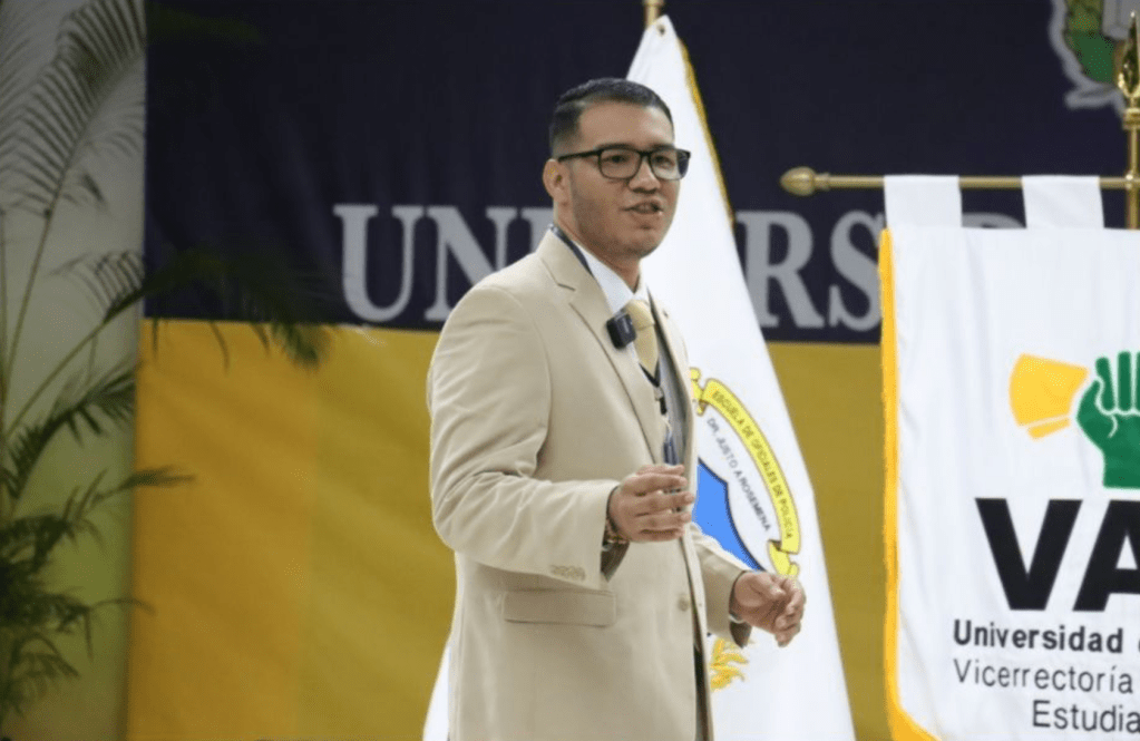 Estudiante de Administración Pública se corona como el mejor orador de la&nbsp;Universidad