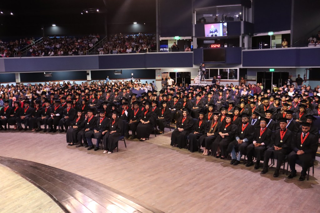 Promoción 2024 de la Facultad de Derecho de la Universidad de Panamá forma 200 nuevos defensores de la&nbsp;justicia