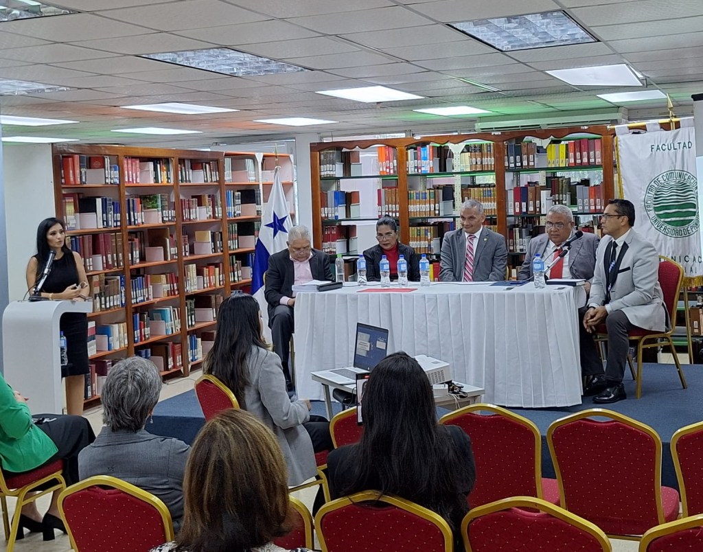 Universidad de Panamá Forma a la Primera Doctora en Ciencias de la Comunicación&nbsp;Social