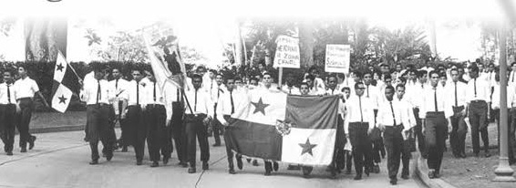 A los héroes y mártires de enero de 1964, quienes nos heredaron una patria libre y&nbsp;soberana