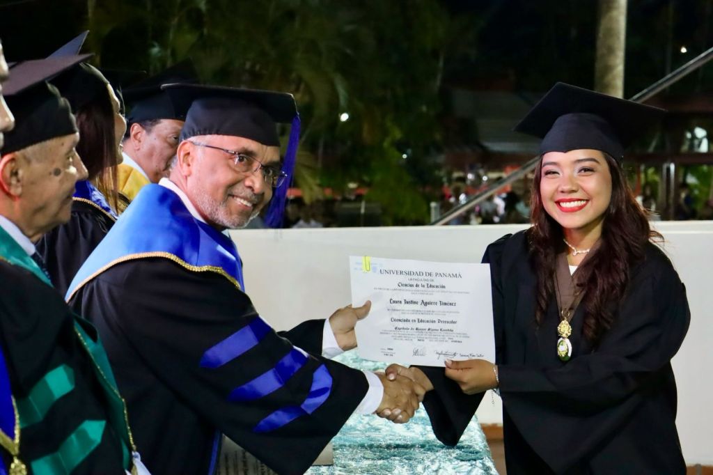 CRULS entrega 280 nuevos profesionales para fortalecer el desarrollo estratégico de&nbsp;Azuero