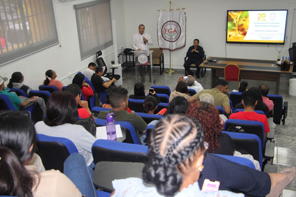 Expertos destacan el papel vital de las abejas en la seguridad alimentaria durante charla conmemorativa en la Universidad de&nbsp;Panamá