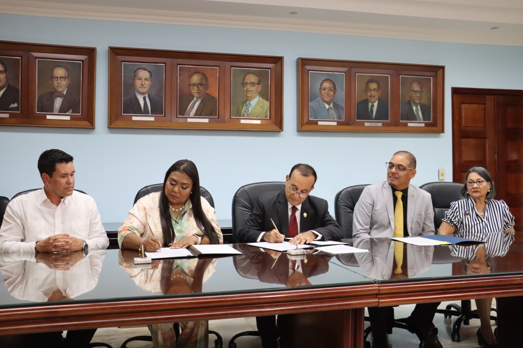 Universidad de Panamá y asociaciones municipales firman convenio para fortalecer la gestión pública&nbsp;local