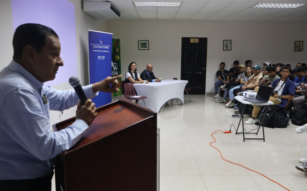 Comunicadores participan en seminario sobre Mega Proyectos: Desarrollo e Impacto&nbsp;Ambiental