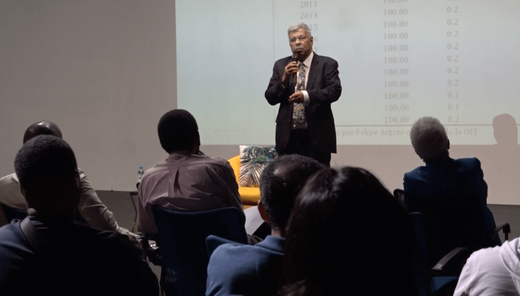 Felipe Argote propone reforma solidaria con límite y equidad en pensiones durante conferencia&nbsp;universitaria