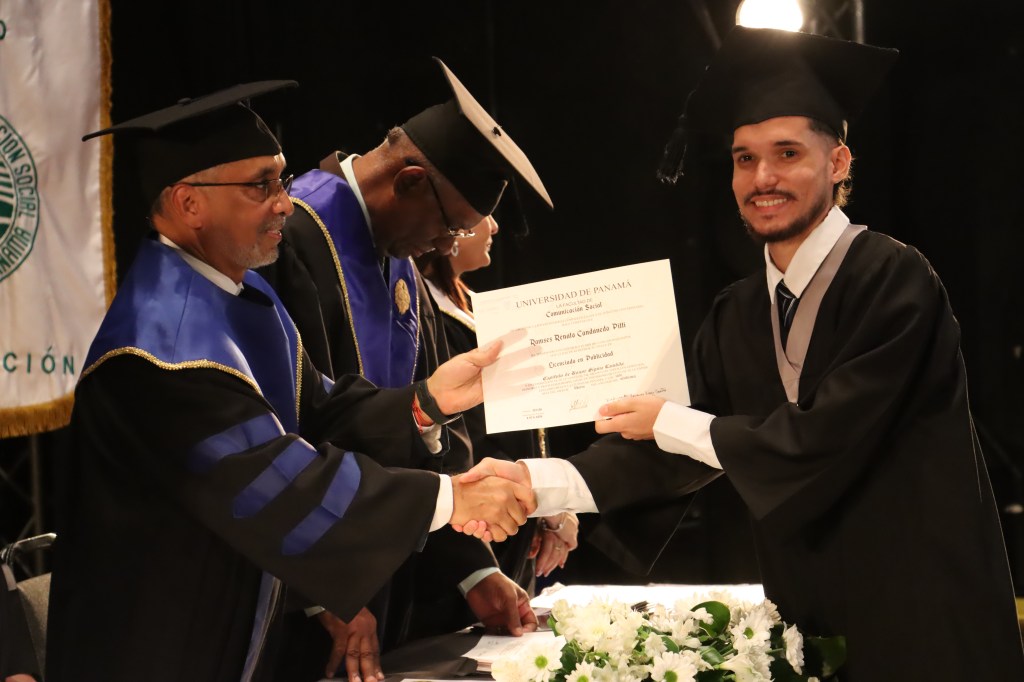 Facultad de Comunicación Social gradúa a primeros Doctores en Ciencias de la Comunicación Social de&nbsp;Centroamérica