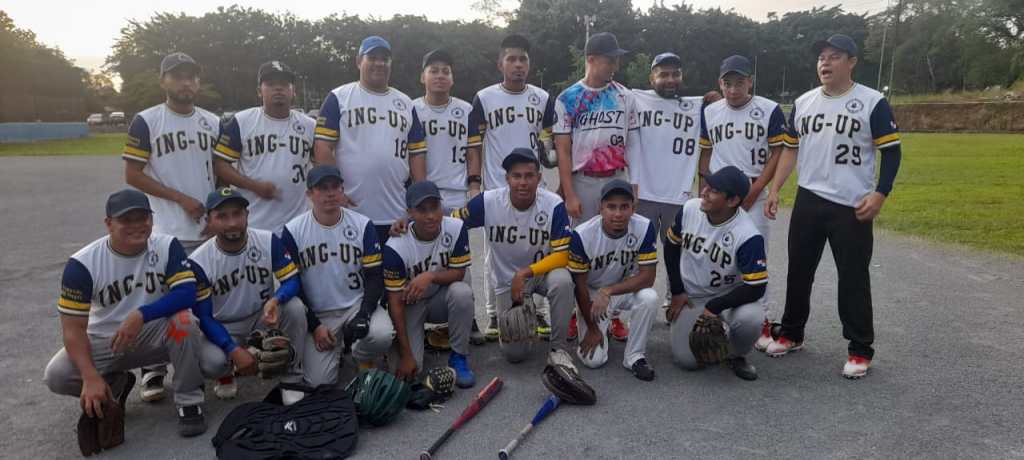 Dos equipos universitarios se enfrentan en duelo directo por el pase a cuartos en la Liga Gubernamental de Bola Suave&nbsp;2025