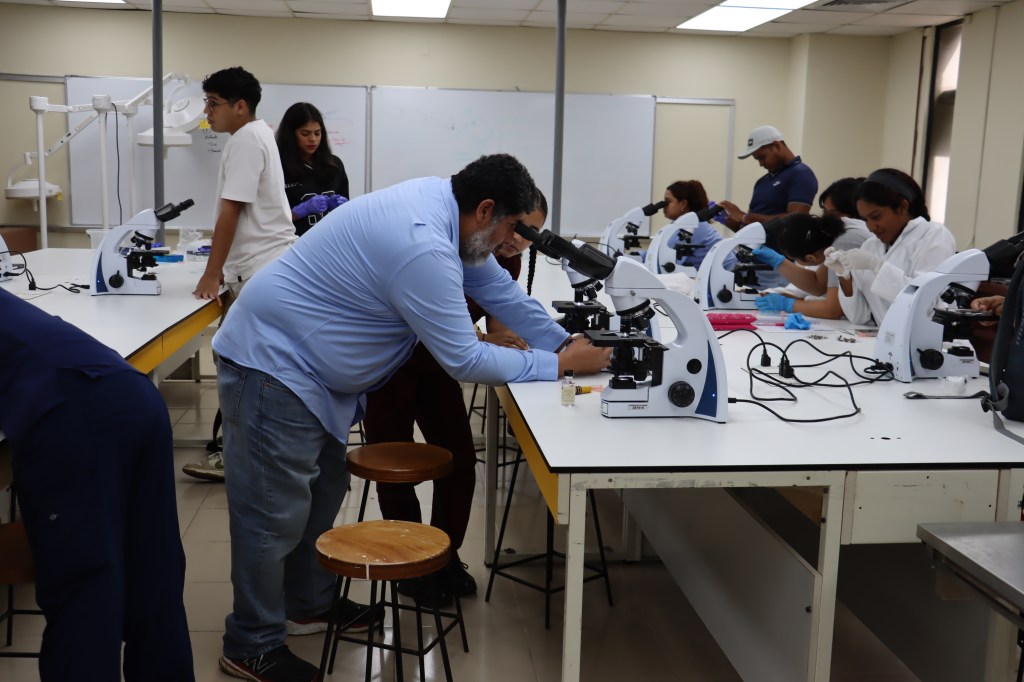 Estudiantes de Medicina Veterinaria fortalecen su formación práctica en laboratorios&nbsp;especializados