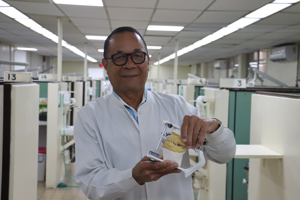 Dr. Julio César Salazar Moreno: 48 años formando generaciones desde la Facultad de&nbsp;Odontología