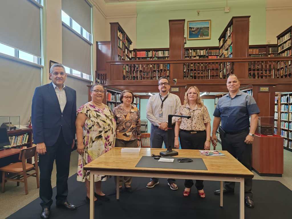 Autoridad del Canal dona escáner de gran formato a la Universidad de Panamá para fortalecer la preservación&nbsp;documental