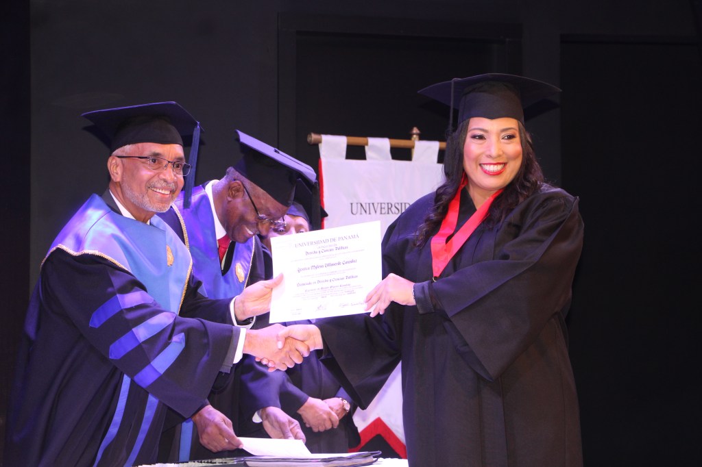 Facultad de Derecho y Ciencias Políticas gradúa a 106 nuevos&nbsp;profesionales