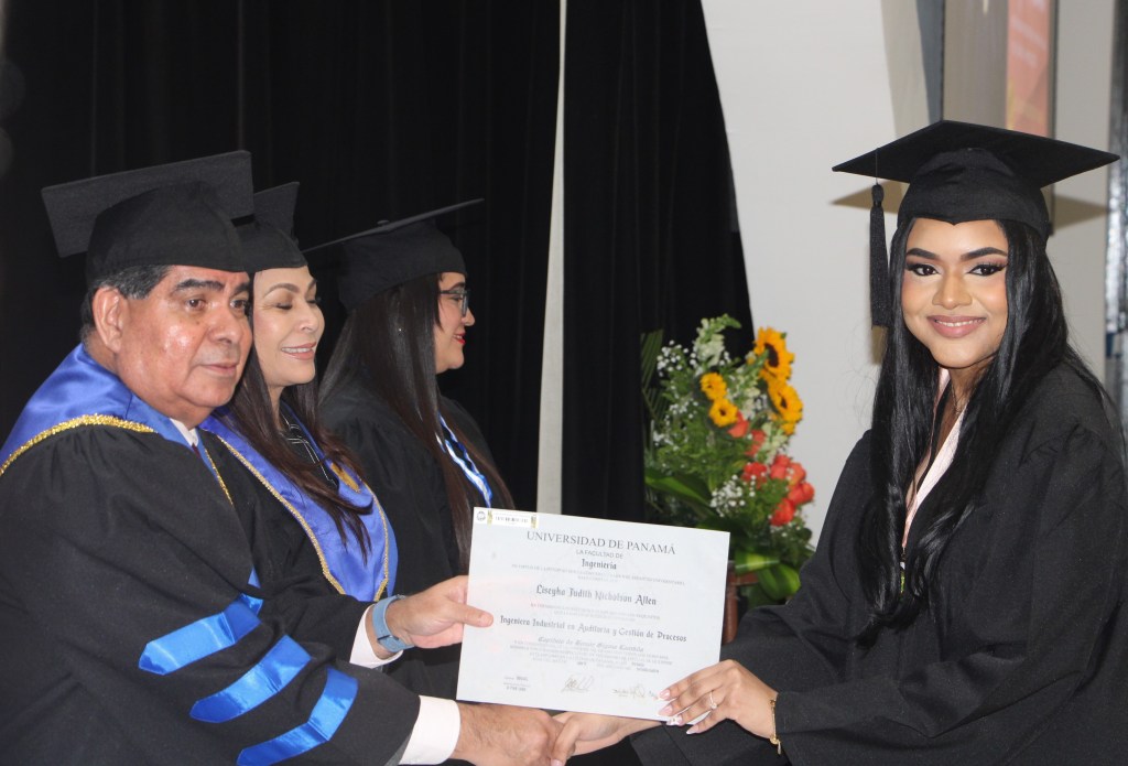 Facultad de Ingeniería de la Universidad de Panamá gradúa a 71 nuevos&nbsp;profesionales