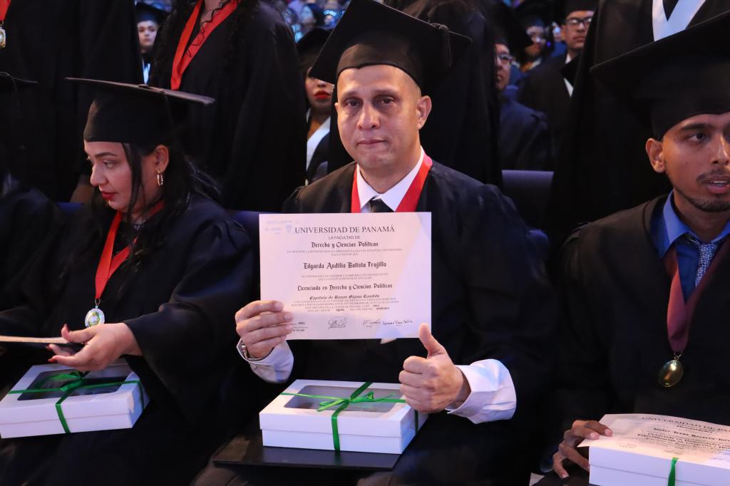 De mensajero a abogado: La Inspiradora historia de superación de Edgardo Batista en la Universidad de&nbsp;Panamá