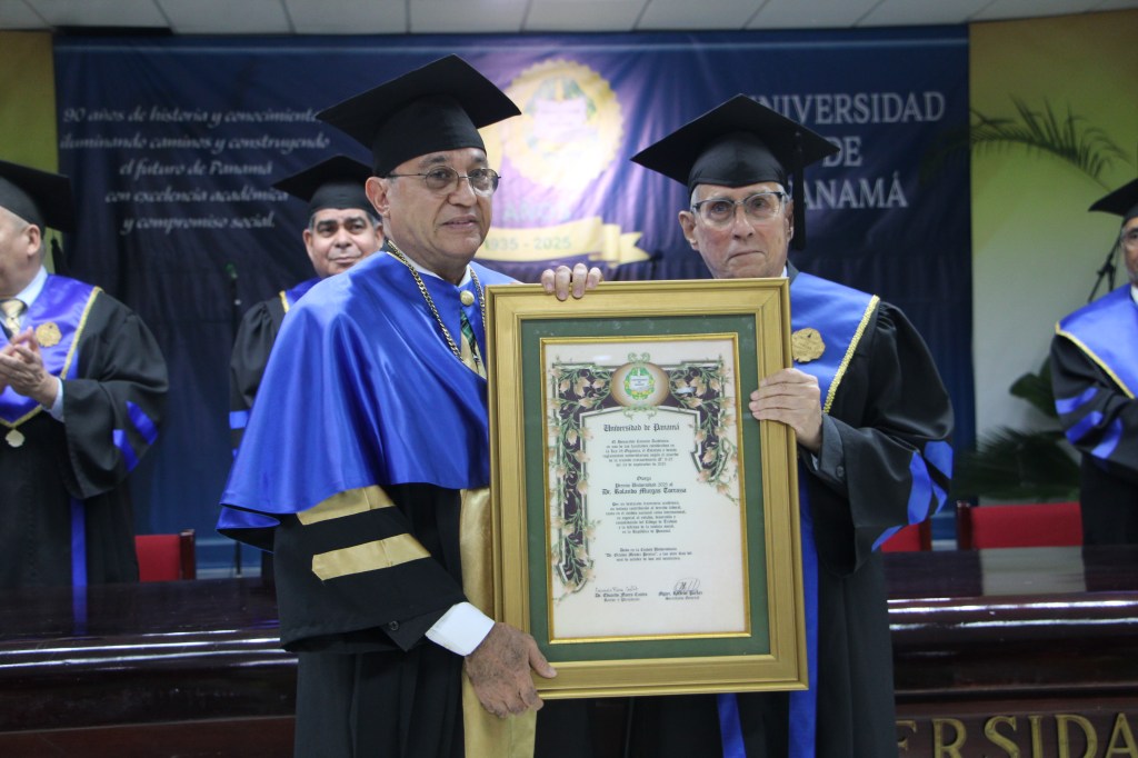 Otorgan Premio Universidad 2025 al Dr. Rolando Murgas&nbsp;Torrazza